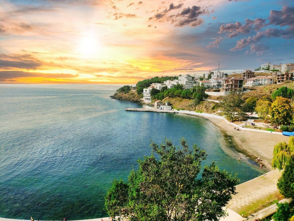 Bucht und Küste der Stadt Sinop am Schwarzen Meer