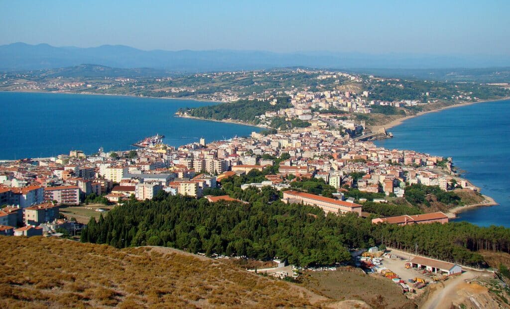 Blick über die Halbinsel und die Stadt Sinop am Schwarzen Meer