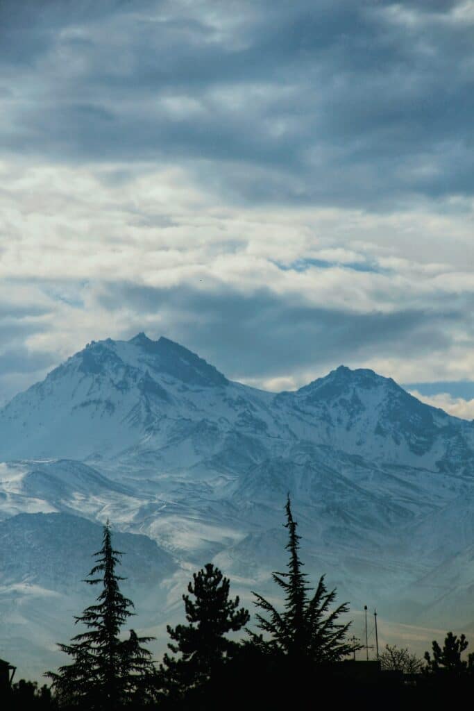 Verschneiter Berg bei Kayseri