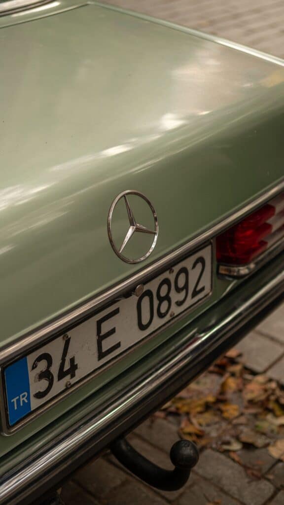 Oldtimer mit türkischem Kennzeichen